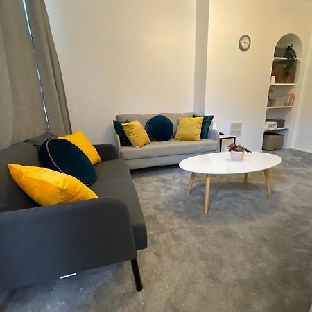Tooting Lodge London - Cosy 2 Bedroom House With Garden, 5 Mins Walk To Tube Station Bagian luar foto