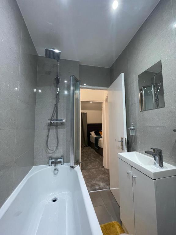 Tooting Lodge London - Cosy 2 Bedroom House With Garden, 5 Mins Walk To Tube Station Bagian luar foto