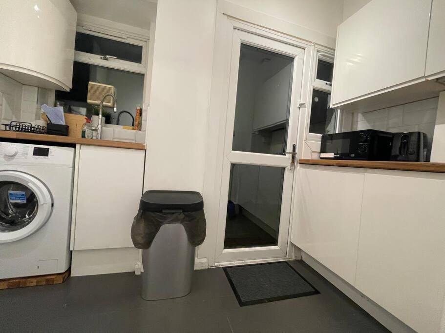 Tooting Lodge London - Cosy 2 Bedroom House With Garden, 5 Mins Walk To Tube Station Bagian luar foto