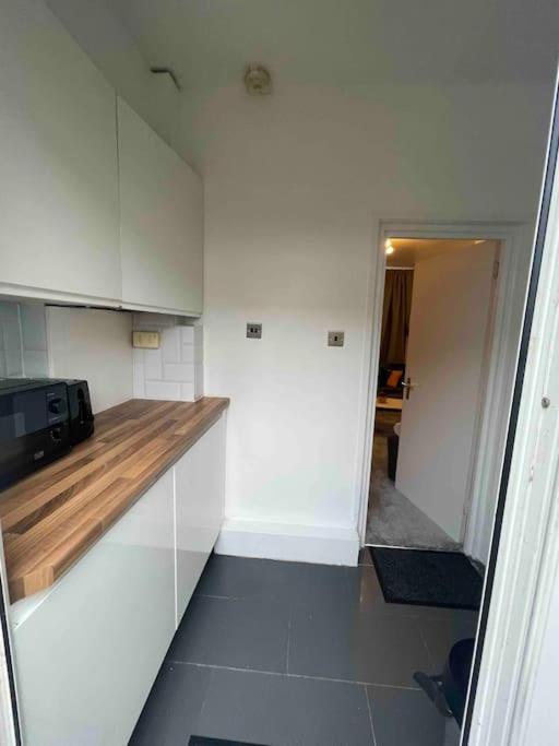 Tooting Lodge London - Cosy 2 Bedroom House With Garden, 5 Mins Walk To Tube Station Bagian luar foto