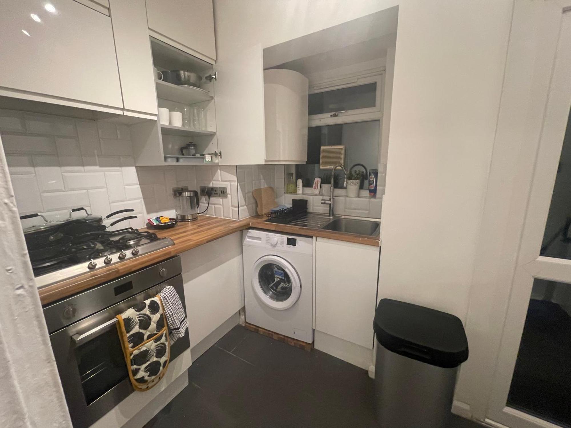 Tooting Lodge London - Cosy 2 Bedroom House With Garden, 5 Mins Walk To Tube Station Bagian luar foto